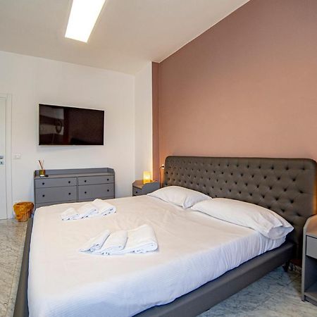 Elegante Camera Con Finiture Di Lusso Appena Ristrutturata Marina Di Carrara Extérieur photo