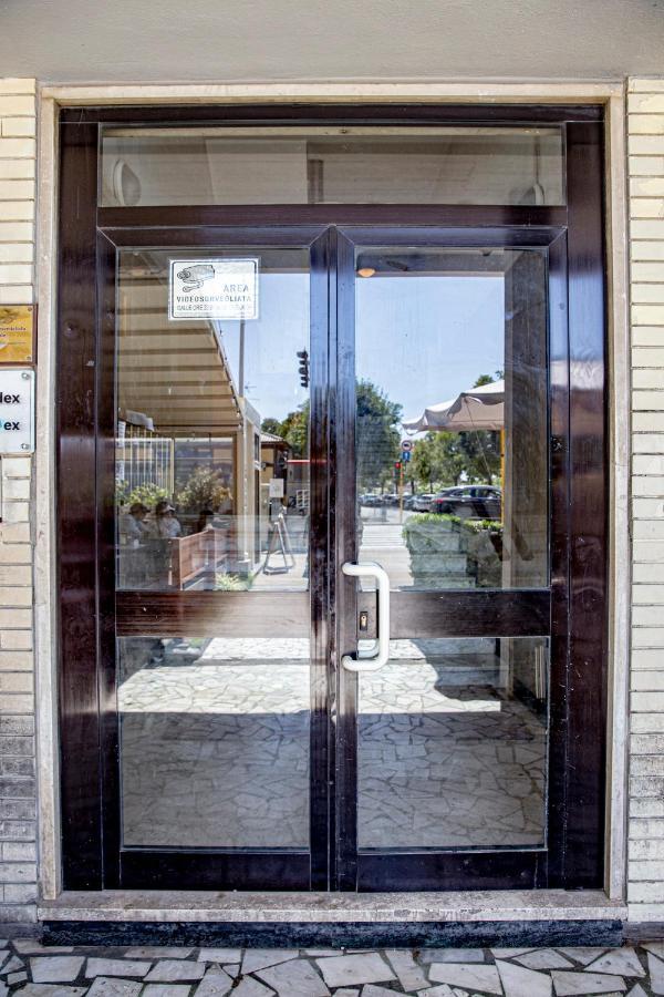Elegante Camera Con Finiture Di Lusso Appena Ristrutturata Marina Di Carrara Extérieur photo